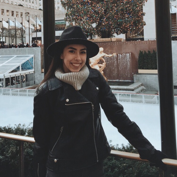 Hey it’s Keeley! - Picture 2 of 2